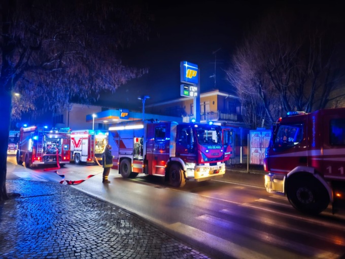 Incendio in centro a Calcinato: fiamme in un’officina di motocicli