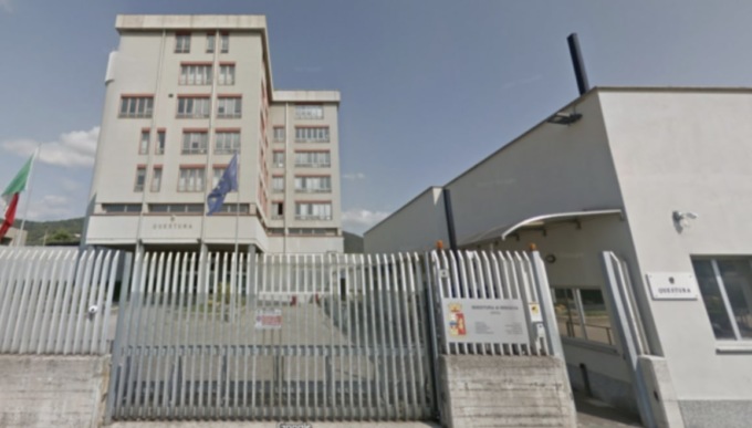 Brescia, 19enne denunciato per revenge porn: aveva diffuso immagini intime dell’ex