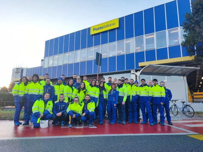 Poste italiane: nuove divise per i portalettere bresciani