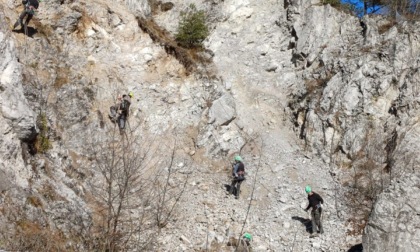 Frana sulla Sp669, il masso entra in una casa: la strada è stata riaperta