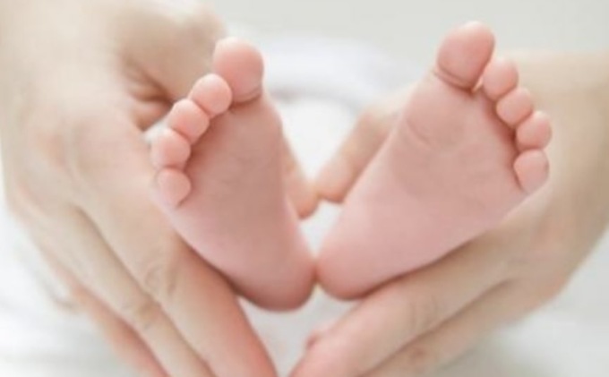 Un biglietto di benvenuto per i nuovi nati: l’iniziativa del comune che piace tanto