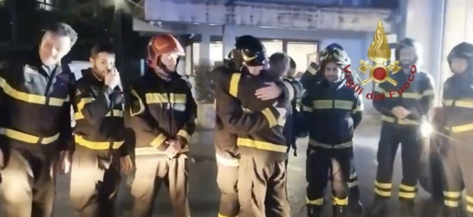 Vigili del Fuoco, il Capo Reparto Lo Verde va in pensione: l’emozionante saluto dei colleghi