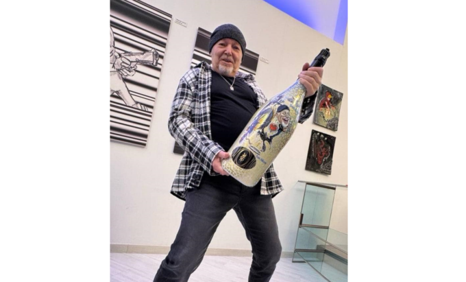 Vasco Rossi brinda al 2025 con una bottiglia d’autore made in Rovato