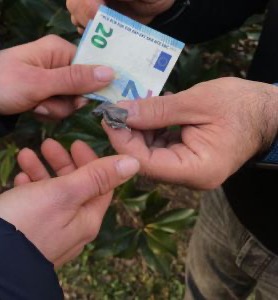 Quando a chiamare i carabinieri è lo spacciatore