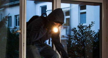 Roccafranca, chiudono il ladro in casa dopo averlo sorpreso a rubare