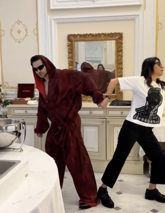 Coma_Cosa: Geppi Cucciari e Mahmood si cimentano con la coreografia di “Cuoricini”