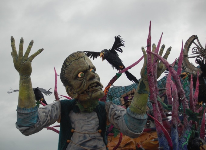 Esplosione di colori a Viareggio per il Carnevale