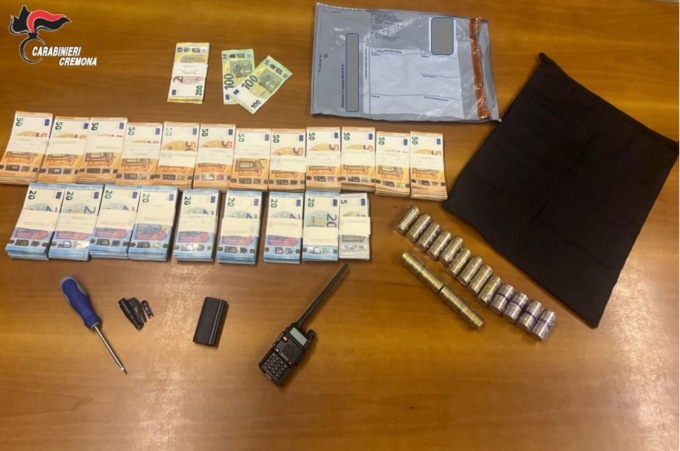 Furto in banca a Brescia, fermati con 80mila euro in contanti