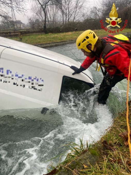 Finisce in acqua con il furgone, 48enne trovato morto a Gavardo