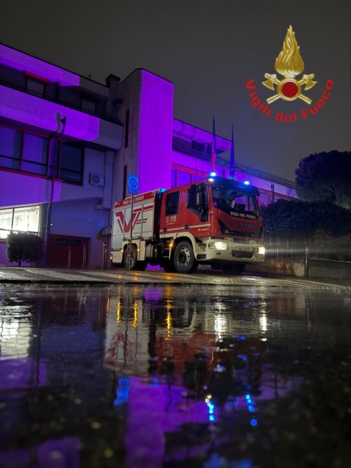 Giornata Mondiale dell’Epilessia: nella notte anche la sede del Comando Provinciale dei Vigili del Fuoco in viola