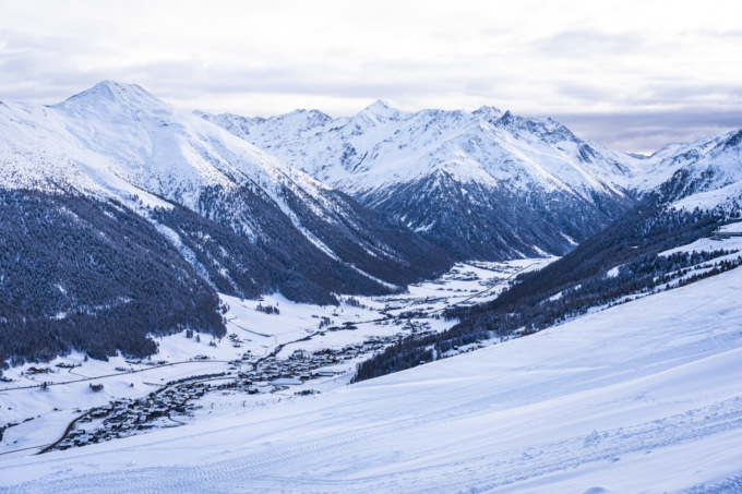 Livigno gli atleti snowboard freestyle verso Milano Cortina 2026