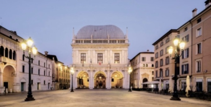 M’illumino di meno: palazzo Loggia si spegne, ecco quando