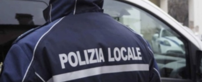 Patente falsa e droga nell’auto: 21enne denunciato dalla Polizia Locale di Palazzolo sull’Oglio