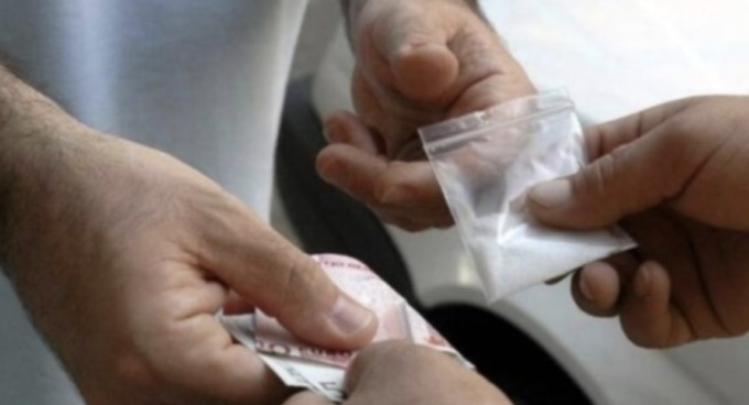 Pusher 17enne in manette: gestiva lo spaccio in Valtrompia