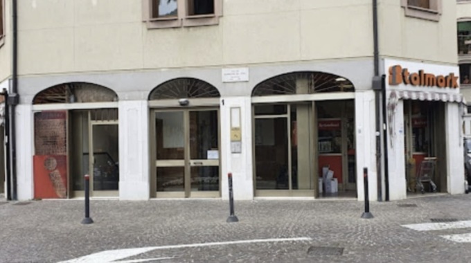 Salò: riapre il vecchio supermercato in centro