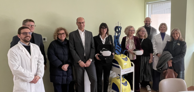 Donati due visori e un dispositivo per terapia isotermica al polo oncologico