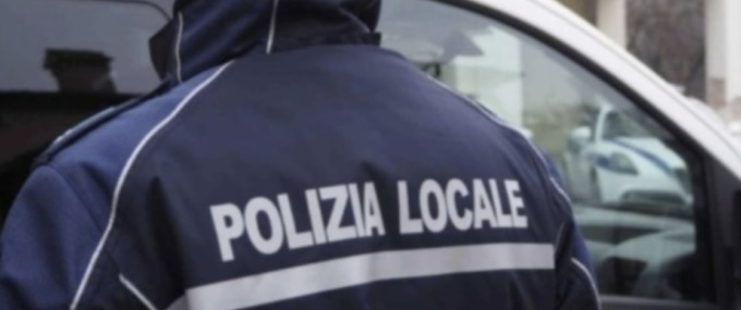 Trasporto merci: multa da 4mila euro per un autoarticolato, denunciato per falso un altro autotrasportatore