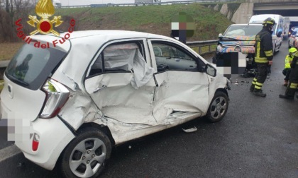 Frontale allo svincolo di Brescia Ovest, grave una persona