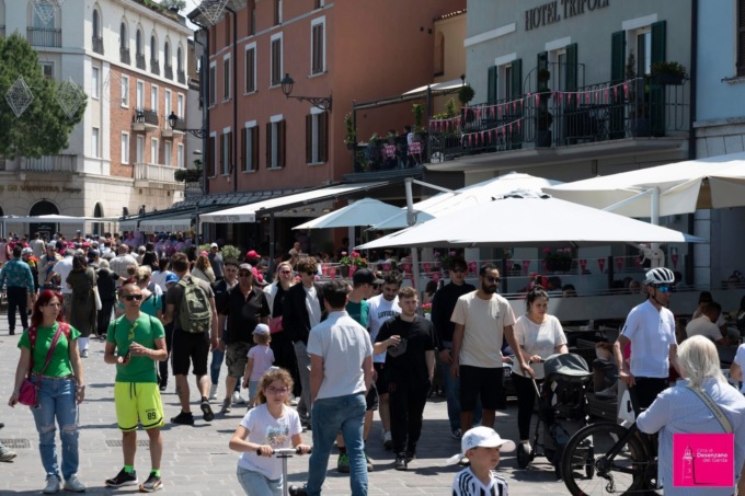 Presenze record nel 2024 a Desenzano: la tassa di soggiorno supera i 2 milioni