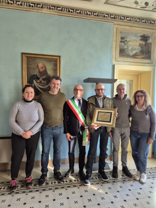 Una targa per la bottega «Rosina» che ha chiuso i battenti dopo ottant’anni