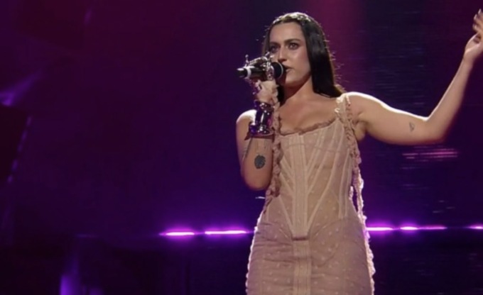 A Elnòs Shopping arriva Gaia per il firmacopie