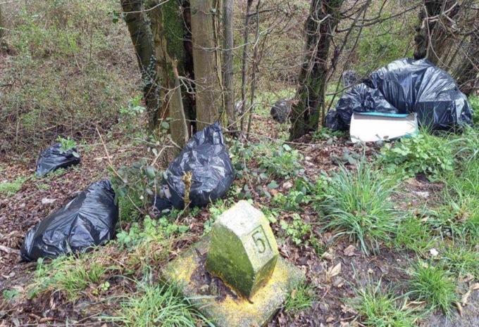 Abbandono di sacchi neri di rifiuti: casi a Vestone e a Sabbio Chiese