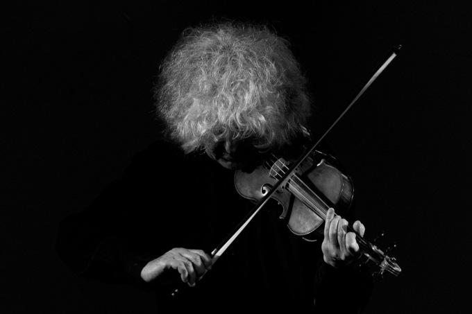 Angelo Branduardi, lo spettacolo “Il cantico” al Clerici slitta al 14 aprile