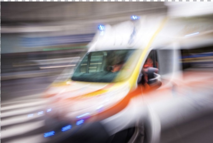 Auto finisce fuori strada, muore un uomo di 34 anni