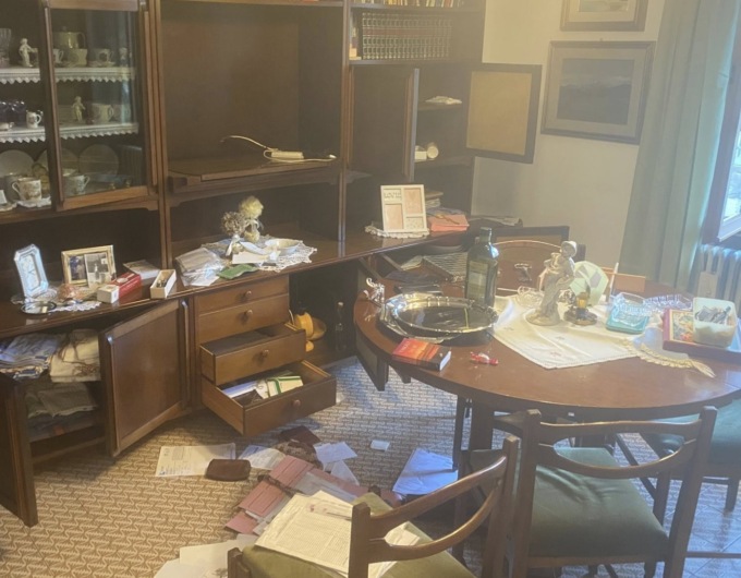 Ladri fanno irruzione in casa di una 101enne morta da due settimane: l’amara scoperta