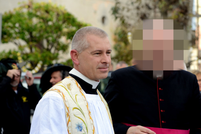 Violenza sessuale su minori: parroco finisce ai domiciliari