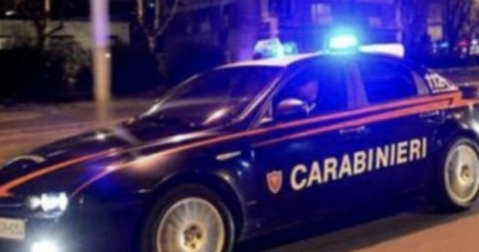 Autovettura con vetri in frantumi a Gargnano, 19enne arrestato
