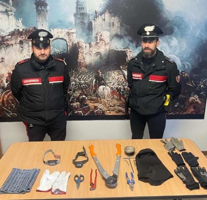 Blitz notturno a Lonato del Garda: fermata un’auto con a bordo tre individui