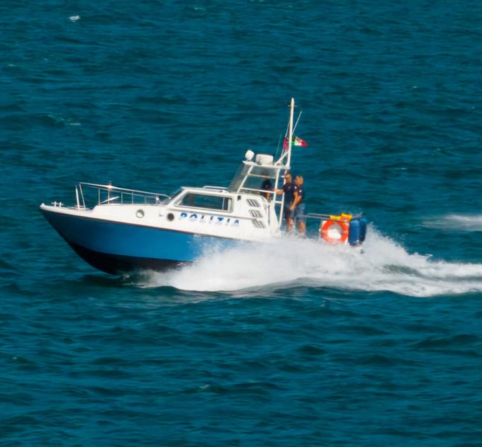 Catamarano in difficoltà sul Garda: la Guardia Costiera salva due turisti tedeschi