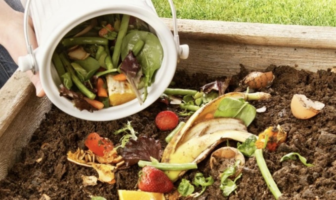 Con il compostaggio facciamo un ottimo fertilizzante riutilizzando rifiuti e scarti