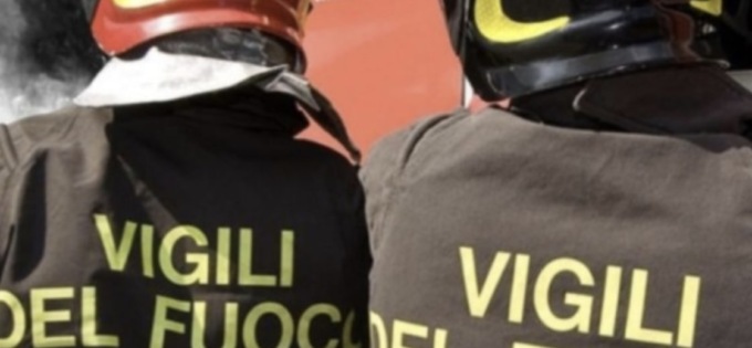 Incendio in città: appartamento travolto dalle fiamme