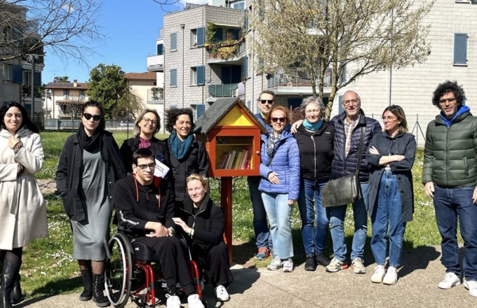 La casetta del libro sospeso installata nel parco Donatori di Sangue