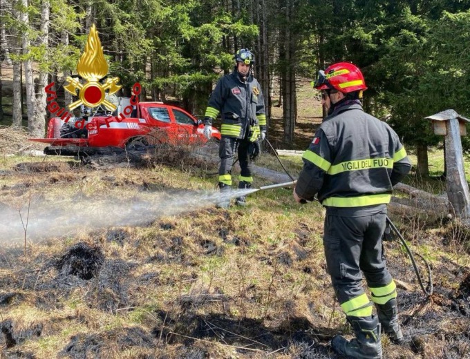 Principio d’incendio nel bosco a Vezza d’Oglio: l’intervento dei Vigili del Fuoco
