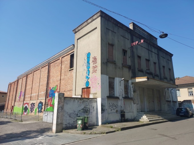 Ex cinema «Super» di Rovato: il Comune stanzia i fondi per la demolizione