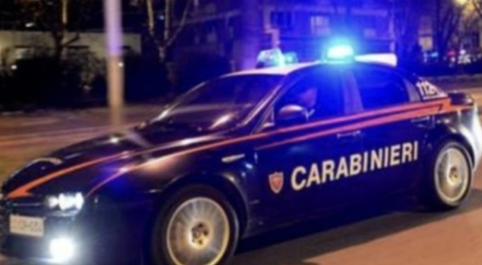 Autovettura a fuoco a Castiglione delle Stiviere: le fiamme avvolgono un’altra auto parcheggiata nelle vicinanze