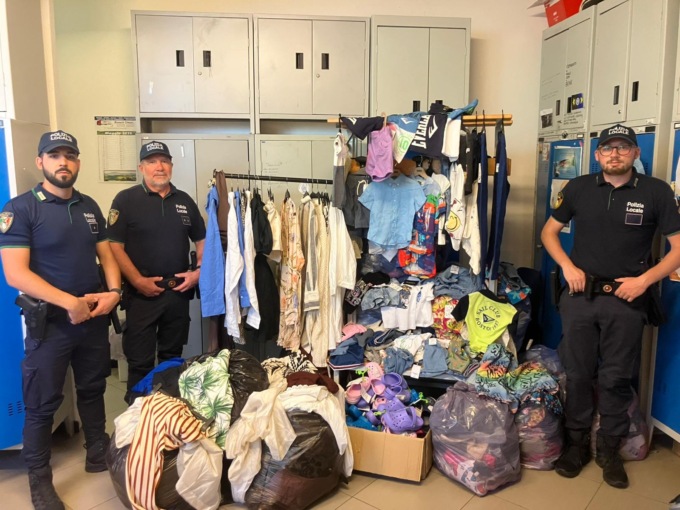 Bazar di capi d’abbigliamento rubati: la scoperta a Sirmione