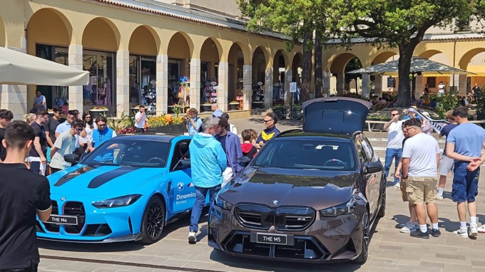 Il Bmw Lake Show ha calamitato numerosi tra turisti e non solo sul lungolago di Gardone Riviera