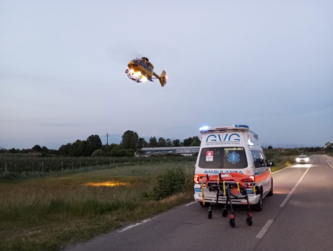 Ciclista investito a Puegnago del Garda: arriva l’elisoccorso