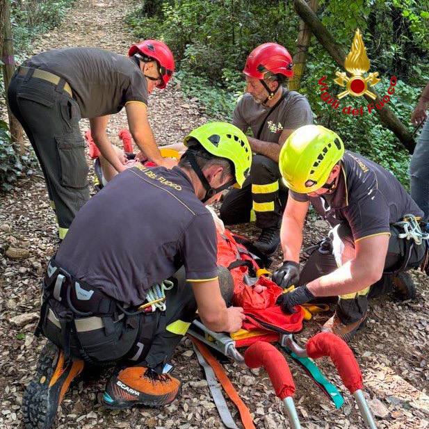 Escursionista cade sulla Rocca di Manerba, intervengono i Vigili del Fuoco