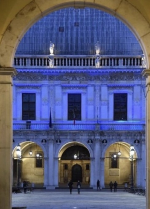 Giornata Internazionale di sensibilizzazione sulle Neurofibromatosi: la Loggia si illumina di blu