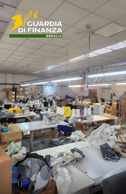 Sfruttamento della manodopera, quattro fabbriche sotto sequestro nel Bresciano