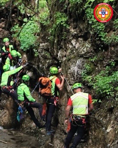 Cade dalla ferrata, escursionista 52enne soccorsa a Casto