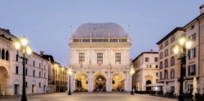 Imbrattati i muri esterni del cimitero di Sant’Eufemia, la sindaca: “Gesto grave, offensivo e profondamente vile”