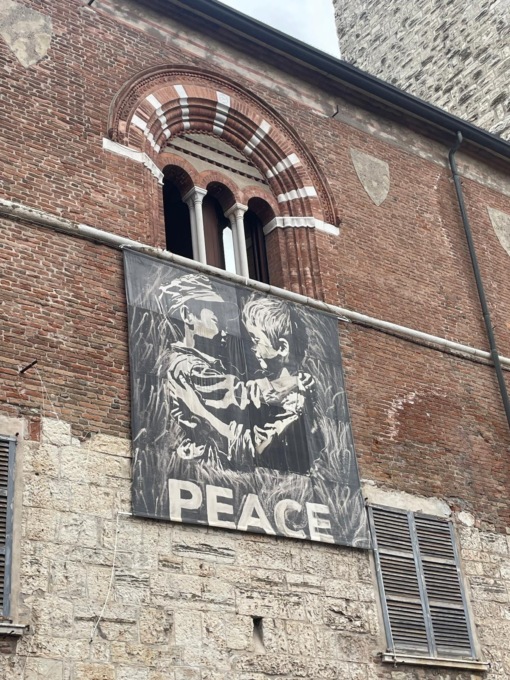 “Peace by Peace”: presentato a Palazzo Broletto il progetto d’arte contemporanea firmato da Battagliola