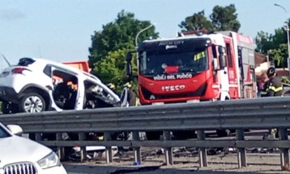 Scontro frontale tra due auto sulla Spbs236 a Montichiari: morta una donna