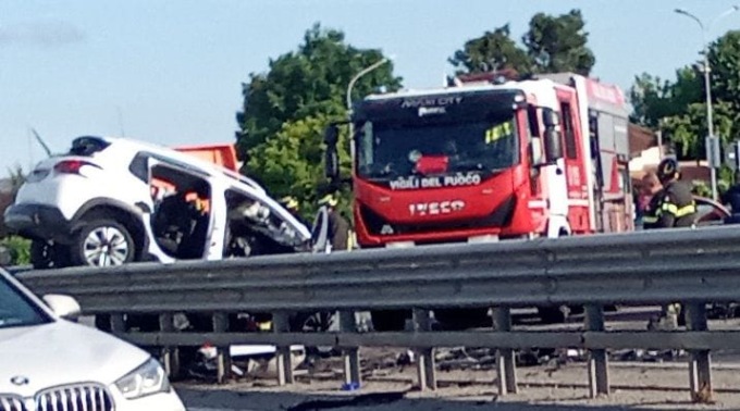 Scontro frontale tra due auto sulla Spbs236 a Montichiari: morta una donna